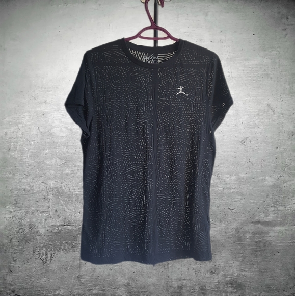 (2/$25) Danskin semi-sheer geometric pattern workout top - Picture 2 of 6